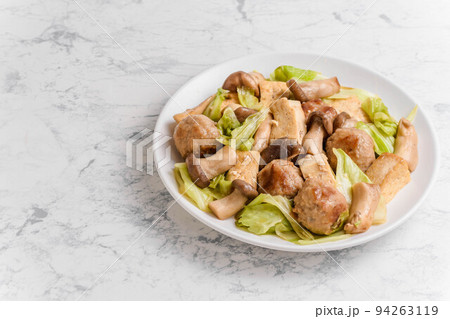 肉団子とキャベツのオイスター炒め 94263119