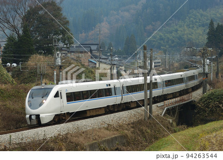 北陸本線 石動ー倶利伽羅 JR西日本 683系 T21編成(金沢) サンダーバード 北陸本線 石動ー倶利伽羅 JR西日本 683系 T21編成(金沢) サンダーバード 94263544