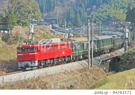 北陸本線 石動ー倶利伽羅 JR東日本 EF81-147(長岡)+24系 トワイライトエクスプレス 北陸本線 石動ー倶利伽羅 JR東日本 EF81-147(長岡)+24系 トワイライトエクスプレス 94263571