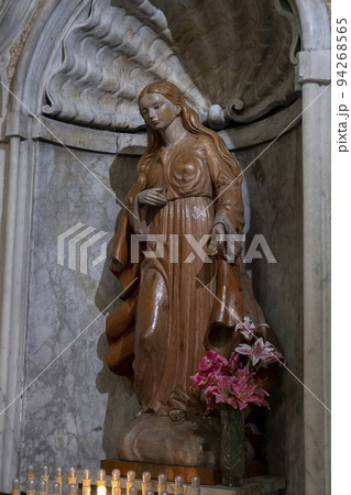 風景写真　教会　ジェノバの街角　イタリア　Church Genoa Italy 94268565