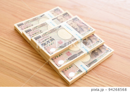百万円の札束が6個　六百万円　日本円 94268568