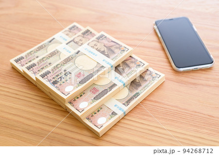百万円の札束が6個とスマホ 六百万円 日本円 百万円の札束が6個とスマホ 六百万円 日本円 94268712
