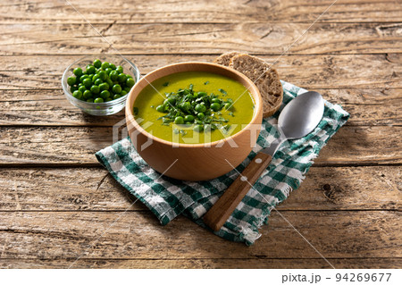 Green pea soup in a bowl isolated on white background Green pea soup in a bowl isolated on white background 94269677