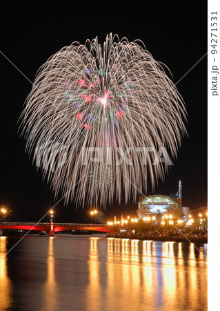 北海道釧路市 釧路大漁どんぱくの花火 夜空を彩る最北の三尺玉 北海道釧路市 釧路大漁どんぱくの花火 夜空を彩る最北の三尺玉 94271531
