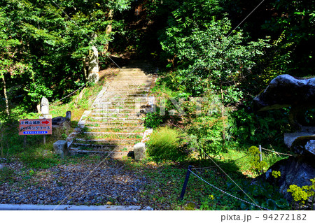 近江国「横山城」の曲輪と眺望 小谷城・伊吹山を望む 近江国「横山城」の曲輪と眺望 小谷城・伊吹山を望む 94272182