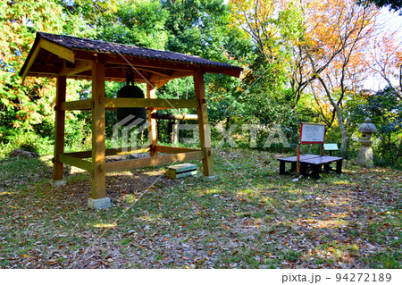 近江国「横山城」の曲輪と眺望　小谷城・伊吹山を望む 94272189