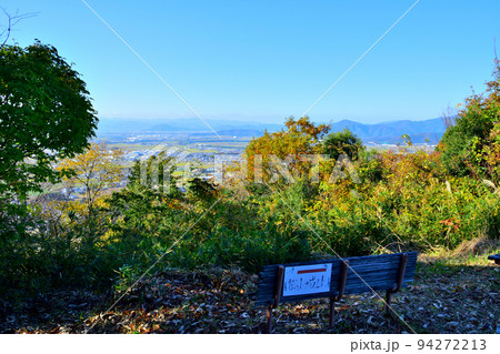 近江国「横山城」の曲輪と眺望 小谷城・伊吹山を望む 近江国「横山城」の曲輪と眺望 小谷城・伊吹山を望む 94272213