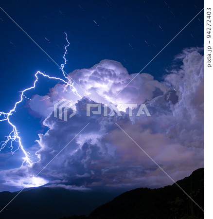 Blue sky, white clouds, lightning and thunder. 94272403
