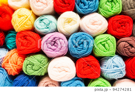 毛糸玉いろいろ　たくさん　アクリル100%の毛糸 94274281