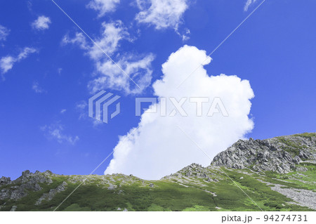 入道雲・夏山のイメージ　登山 94274731