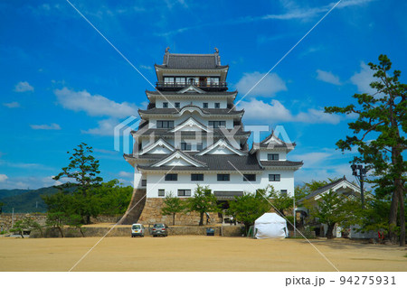 【日本100名城】福山城 外観復元完成の天守と初秋の青空2 広島県福山市 【日本100名城】福山城 外観復元完成の天守と初秋の青空2 広島県福山市 94275931
