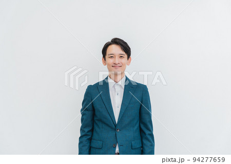 白背景のビジネスマン 94277659