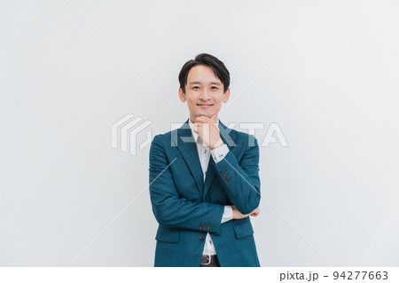 白背景のビジネスマン 94277663