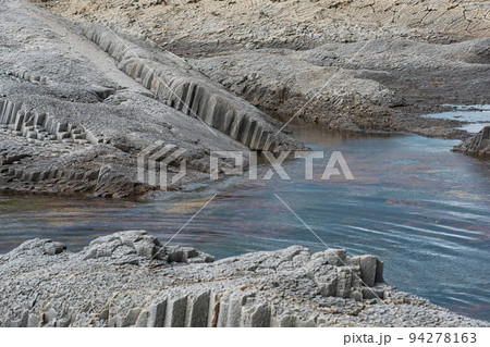 coastal seascape with beautiful columnar basalt rocks at low tide 94278163