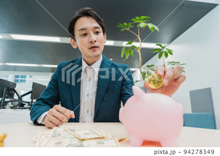 仮想通貨とビジネスマン 仮想通貨とビジネスマン 94278349