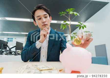 仮想通貨とビジネスマン 仮想通貨とビジネスマン 94278350