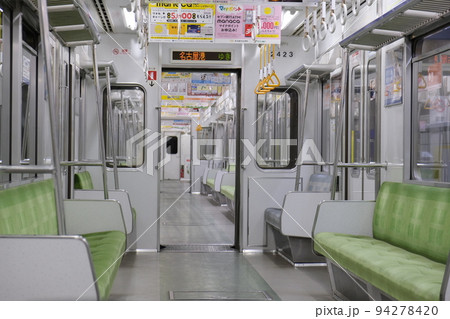 誰もいない電車の車内 誰もいない電車の車内 94278420