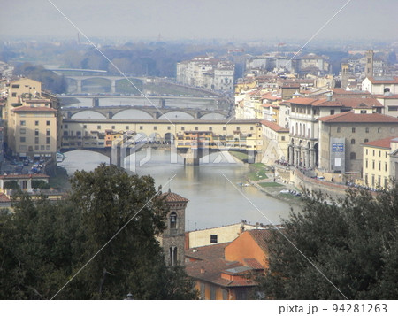 イタリアの古い橋 94281263
