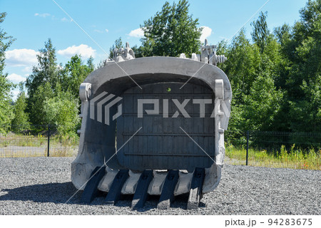 Mining equipment bucket, close-up 94283675