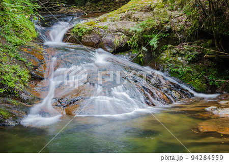 曽爾村済浄坊渓谷 上の滝 糸のような流れ 曽爾村済浄坊渓谷 上の滝 糸のような流れ 94284559