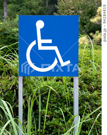 駐車場の優先スペースの表示 94284819