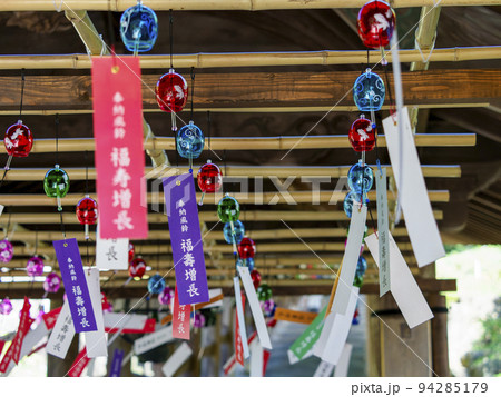 総本山長谷寺の登廊と風鈴の風景 94285179