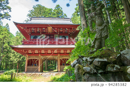 迦葉山弥勒寺 山門付近 立像 初夏の風景 迦葉山弥勒寺 山門付近 立像 初夏の風景 94285382