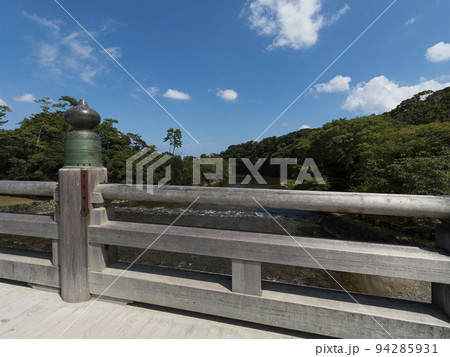 五十鈴川に架かる宇治橋 五十鈴川に架かる宇治橋 94285931