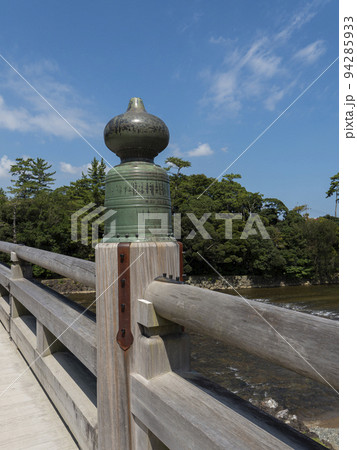五十鈴川に架かる宇治橋 五十鈴川に架かる宇治橋 94285933