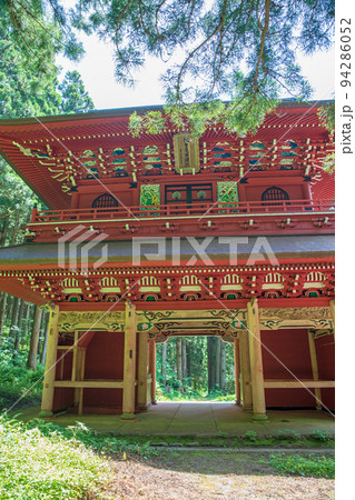 迦葉山弥勒寺　山門　初夏の風景 94286052