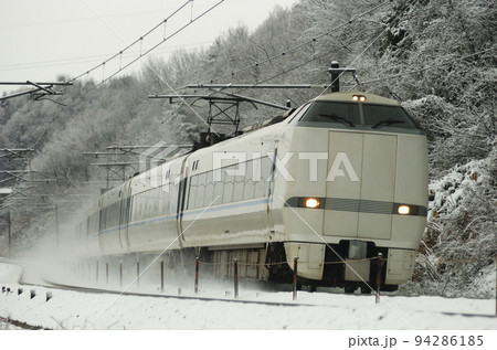 北陸本線　津幡ー倶利伽羅　JR西日本　681系　T02編成（金沢）　サンダーバード 94286185