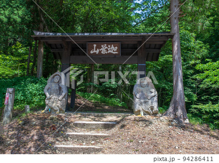 迦葉山弥勒寺　慈愍門　初夏の風景 94286411