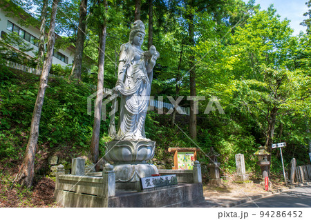 迦葉山弥勒寺 境内 聖観音菩薩 初夏の風景 迦葉山弥勒寺 境内 聖観音菩薩 初夏の風景 94286452