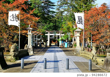 紅葉が見頃の米沢・上杉神社 94286672