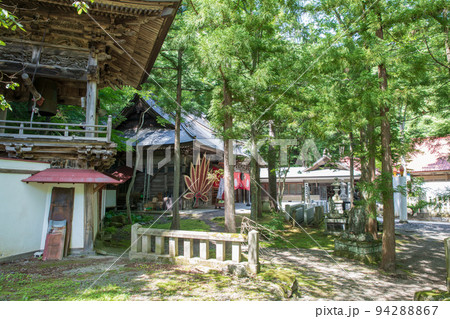 迦葉山弥勒寺　鐘楼　境内の風景　　 94288867