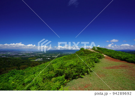 秋晴れの若草山・鶯塚古墳登山道5 94289692