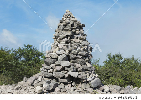 地蔵岳に積まれた石　ケルン 94289831