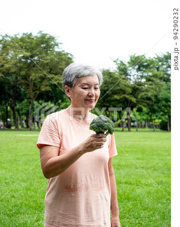 白髪 白髭 白い毛 94290232