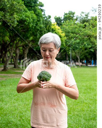 白髪 白髭 白い毛 94290239