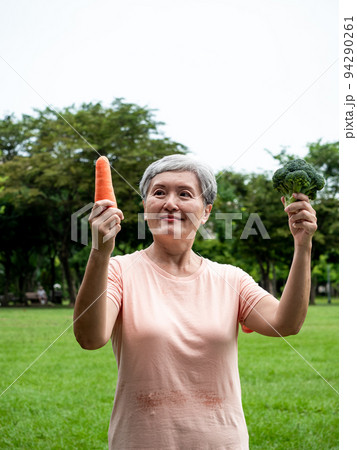 白髪 白髭 白い毛 94290261