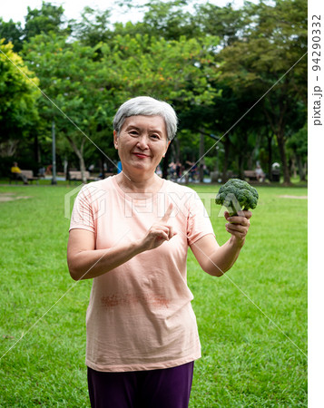 白髪 白髭 白い毛 94290332