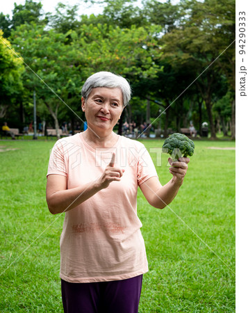 白髪 白髭 白い毛 94290333