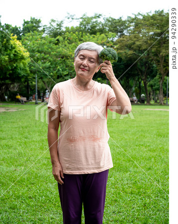 白髪 白髭 白い毛 94290339