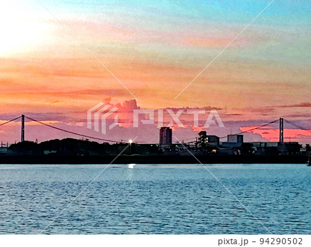 朝焼け「貯水池の水面」と「明石海峡大橋」水彩画風 朝焼け「貯水池の水面」と「明石海峡大橋」水彩画風 94290502