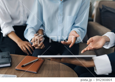 Young couple consultations with a insurance agent. saving and insurance concept 94290864