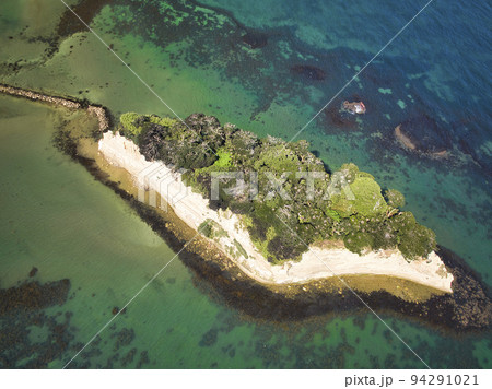 美しい海と見附島（軍艦島）　石川県珠洲市（ドローンによる空撮） 94291021
