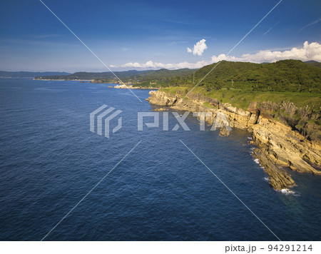 美しい海とヤセの断崖　石川県志賀町（ドローンによる空撮） 94291214