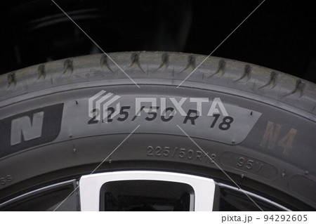 タイヤイメージ　タイヤのメトリック表示 94292605