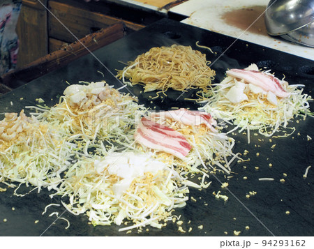 さかい 調理中のお好み焼き 広島県東広島市八本松町飯田 さかい 調理中のお好み焼き 広島県東広島市八本松町飯田 94293162