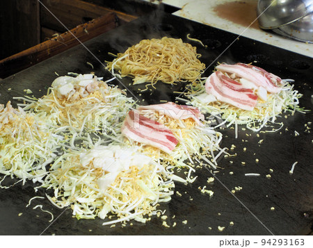 さかい 調理中のお好み焼き 広島県東広島市八本松町飯田 さかい 調理中のお好み焼き 広島県東広島市八本松町飯田 94293163